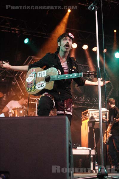 GOGOL BORDELLO - 2006-06-25 - CERGY - Base de Loisirs - Evgeny Aleksandrovitch Nikolaev Simonov